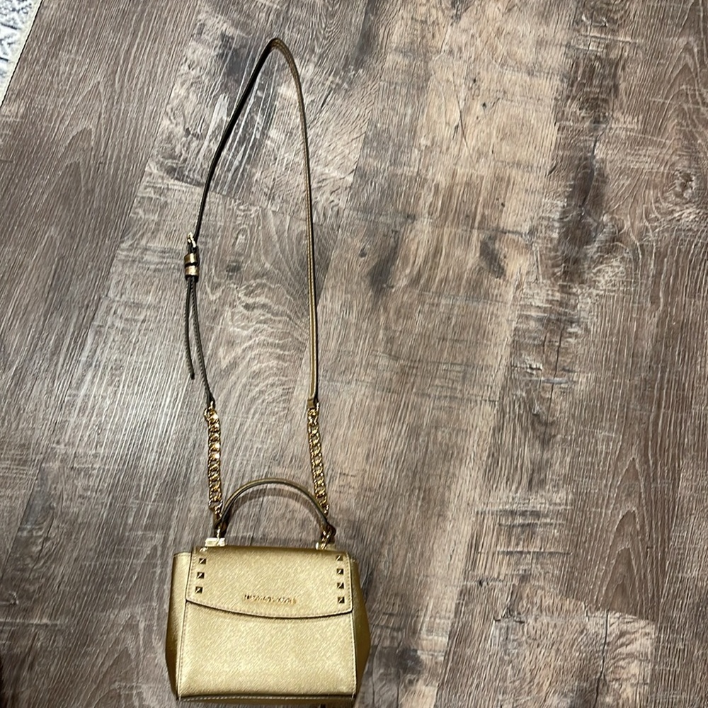 Michael Kors gold small bag with removable crossbody straps. - Picture 4 of 4